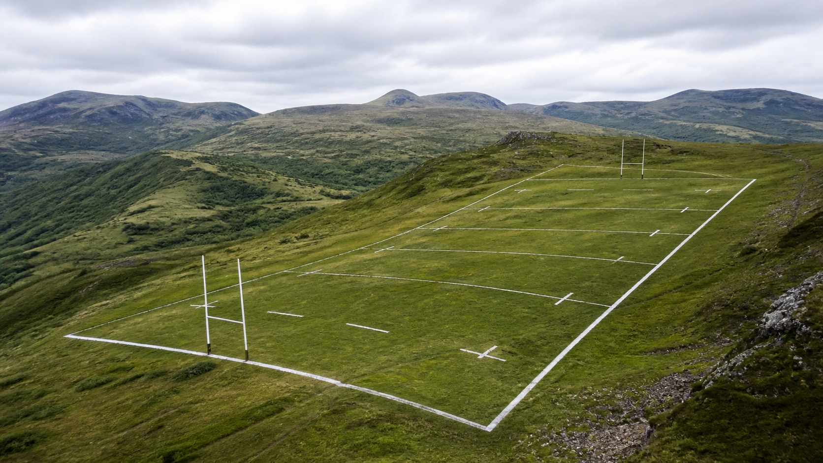 Illustration d’un terrain de rugby éphémère tracé sur un relief volcanique